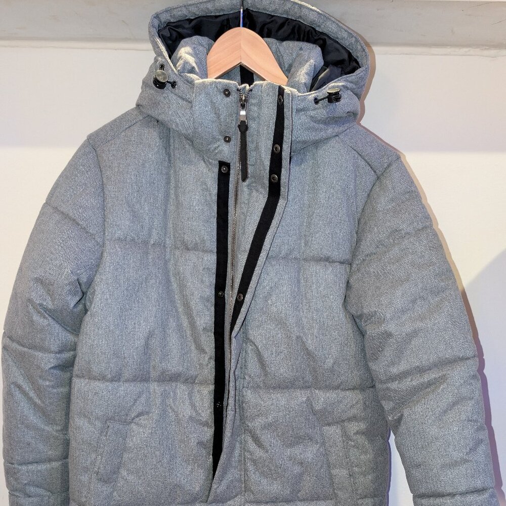 NEW Banana Republic Factory Short Hooded Puffer Jacket – Size M – Stylish Menswe